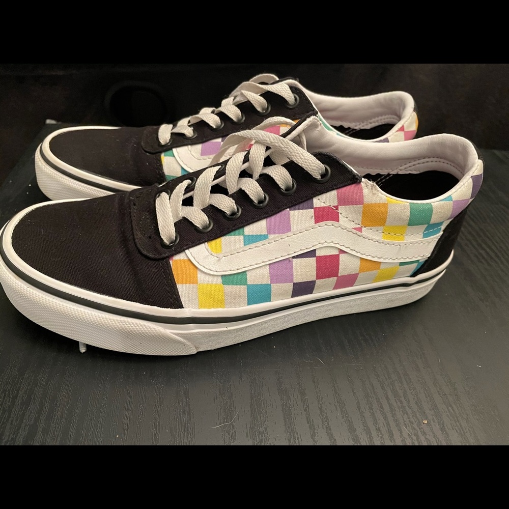 Vans - Picture 2 of 7